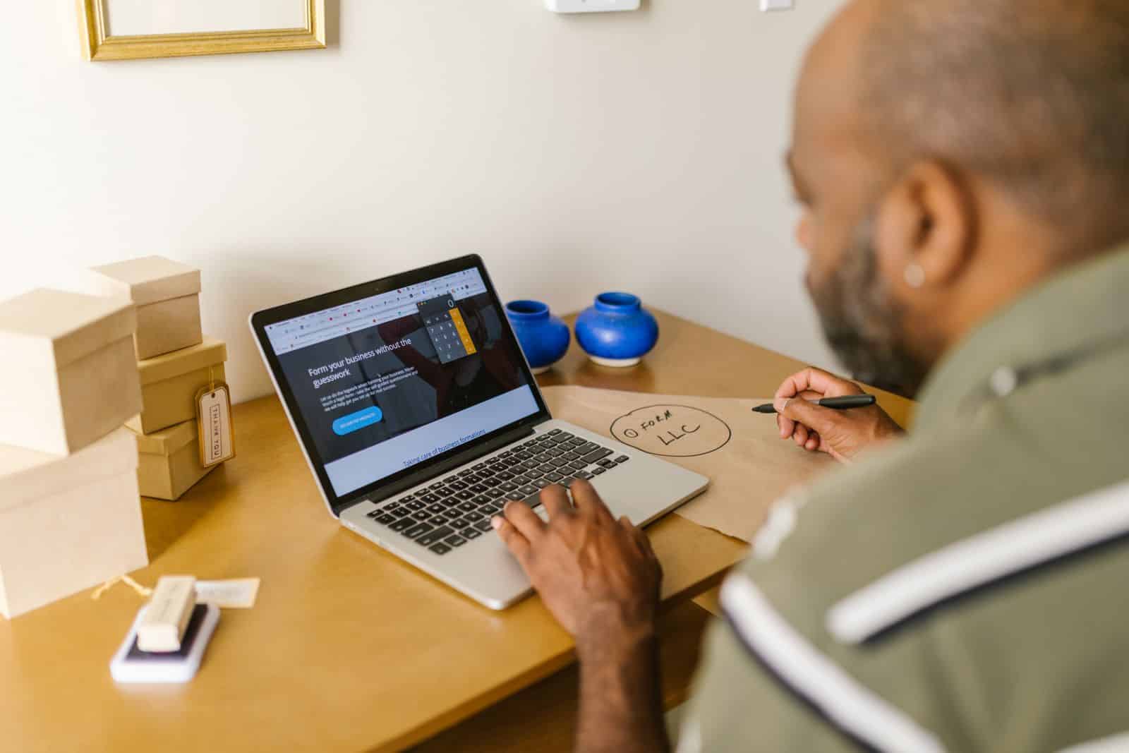 Man looking at a website on the internet, representing Durable AI website builder